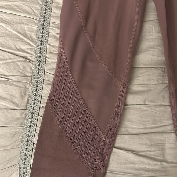 NWOT Athleta 7/8 Mesh Shine Salutation Leggings Dusty Rose/Purple - Picture 2 of 7